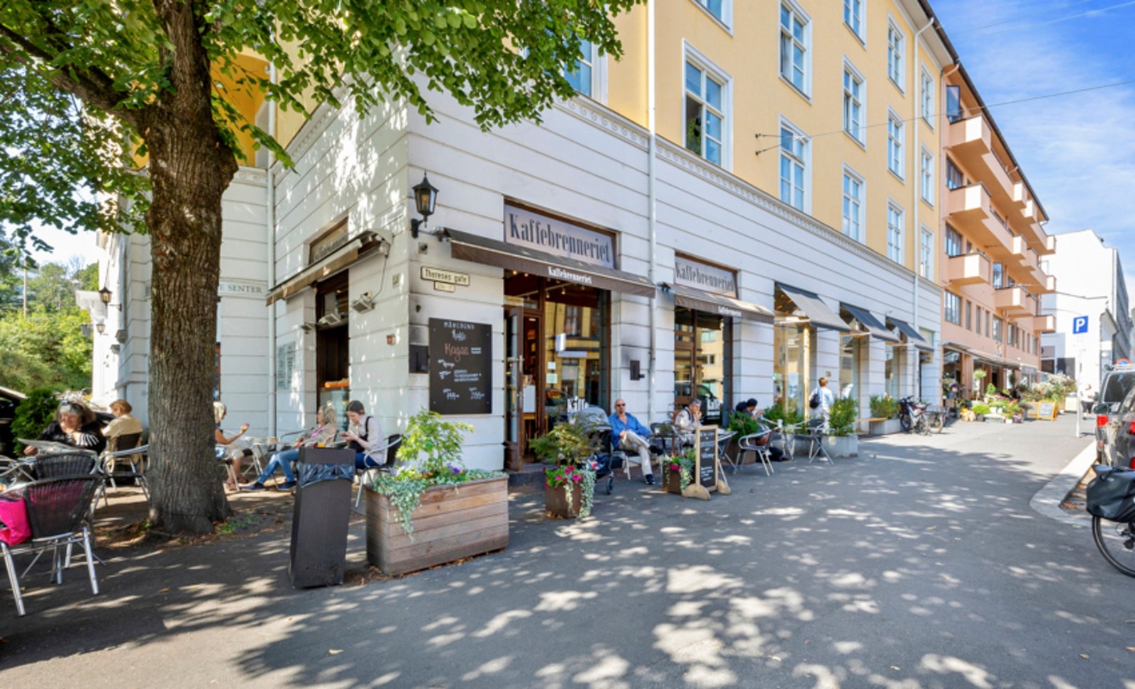 Det er flere hyggelige kafeer og restauranter i umiddelbar nærhet Galleribilde
