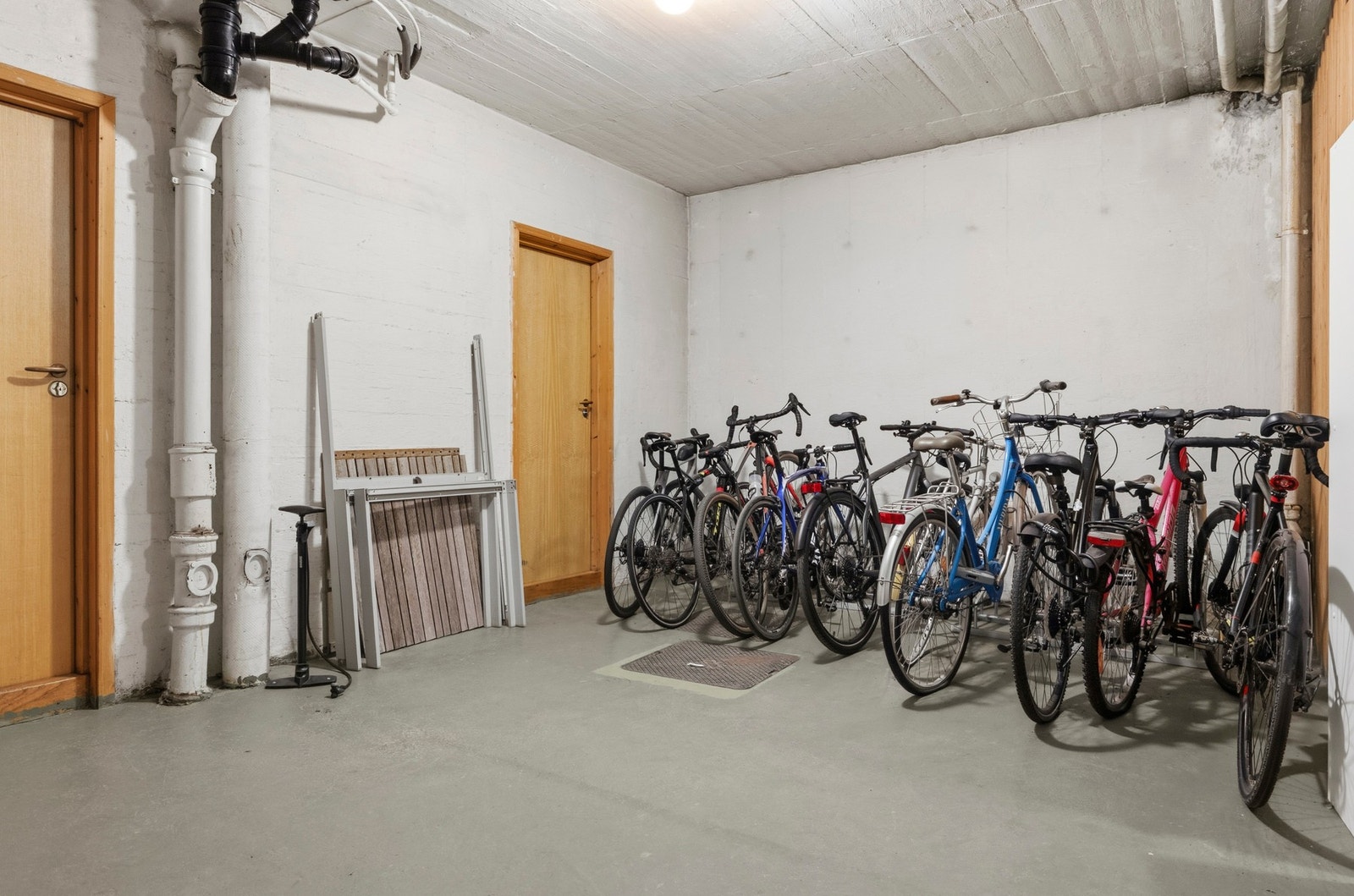 I kjeller disponerer leiligheten 2 boder, samt felles sykkelrom og fellesvaskeri Galleribilde