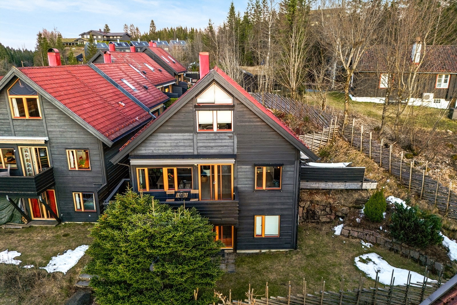 Boligen har en god intern beliggenhet med gode solforhold fra morgen til kveld Galleribilde