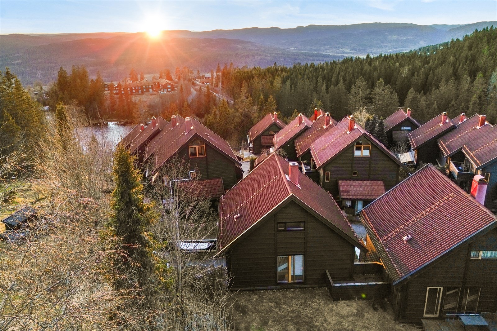 Nordvestvent beliggenhet med nydelige solnedganger og flott, langstrakt utsikt - helt i markagrensen på Voksenkollen Galleribilde