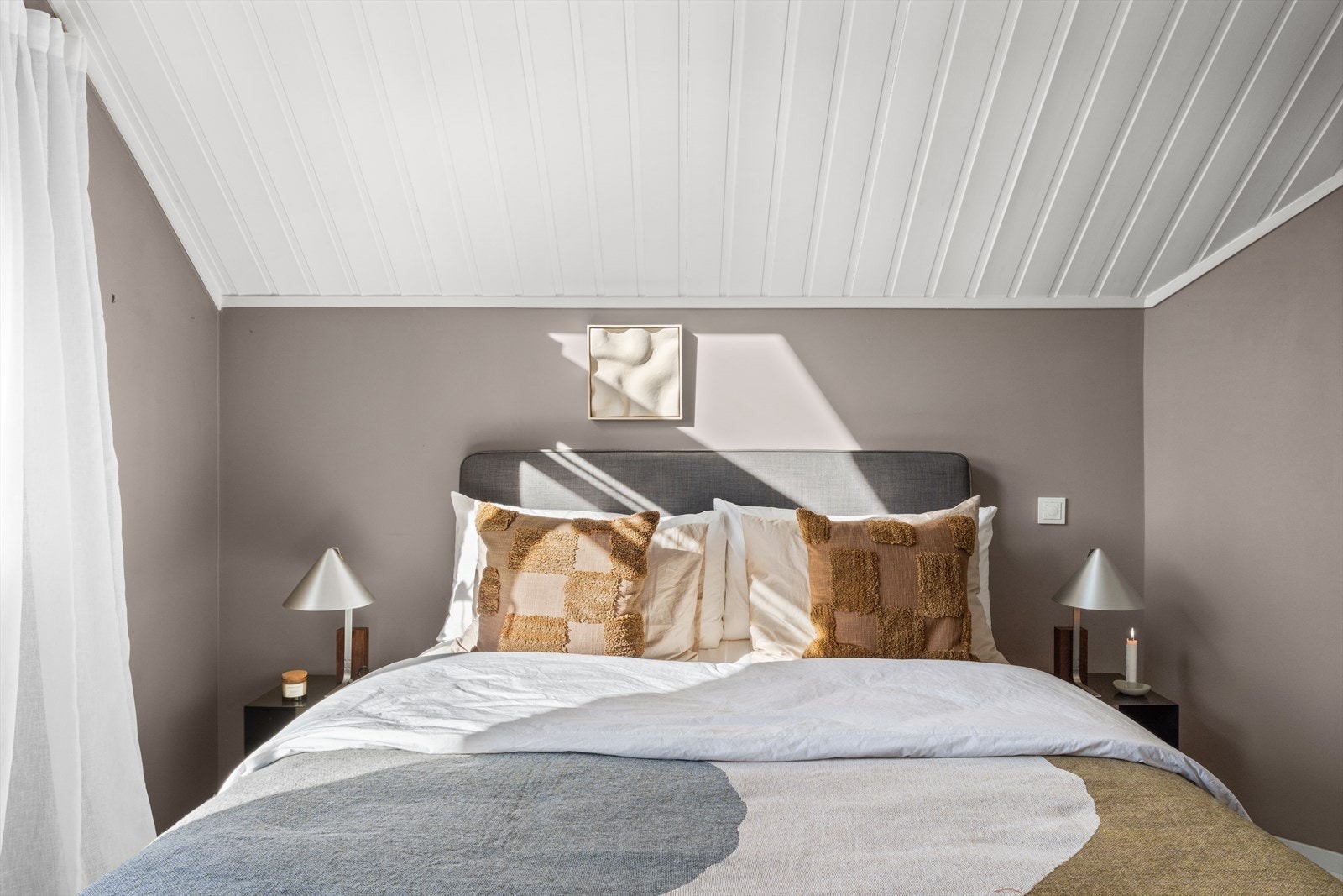 3. etasje er byggemeldt som "loft" på originale tegninger. På et tidspunkt er det etablert/ombygget til soverom, bad og gang. Dette er ikke søkt om eller bruksendret Galleribilde