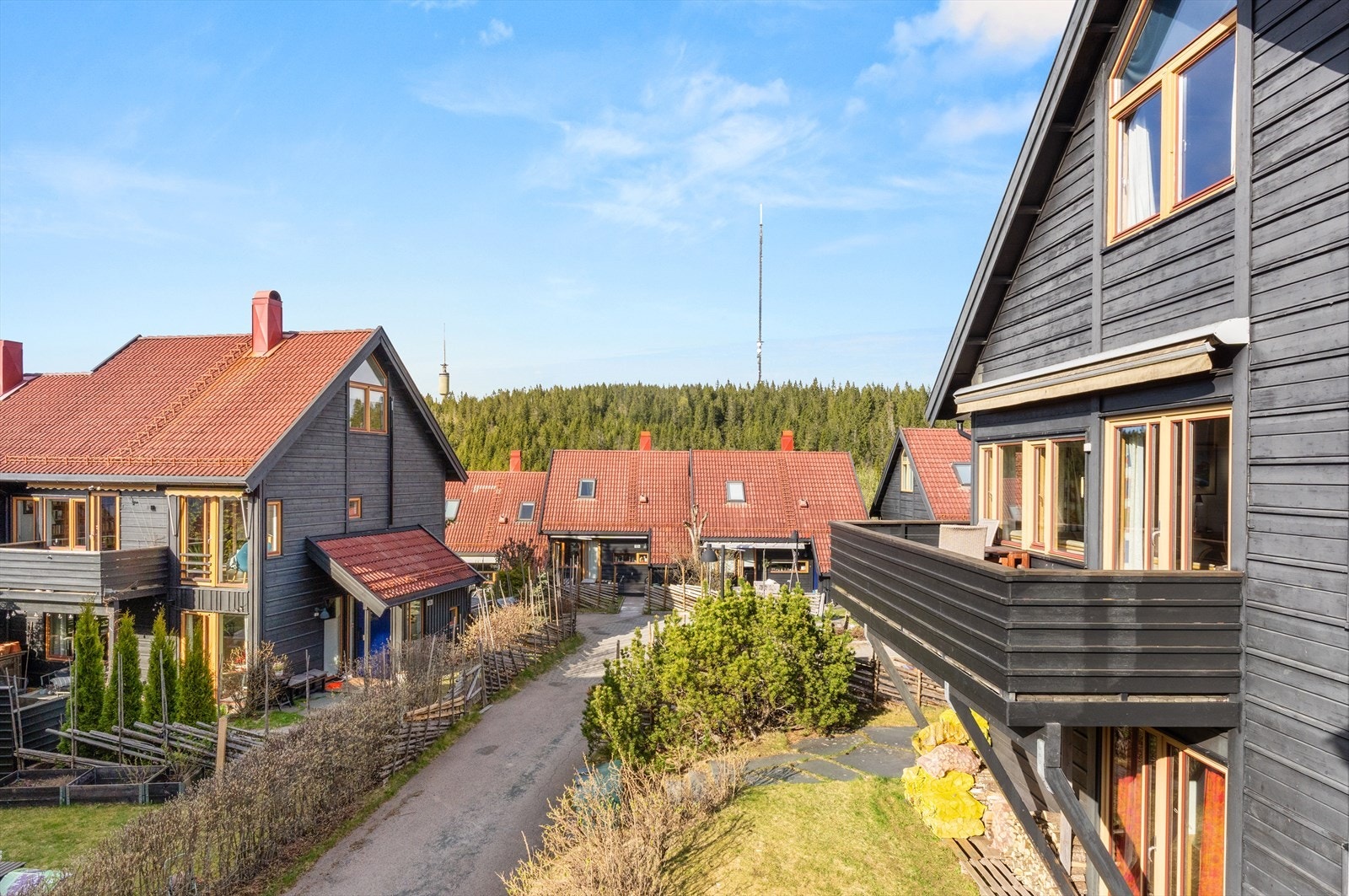 Et hyggelig og barnevennlig tun ved markagrensen - Eldorado for friluftsinteresserte og barnefamilier Galleribilde
