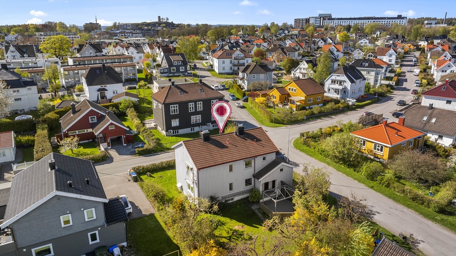 Eiendommen ligger fint til i Larvikgaten, et etablert og rolig boligområde med kort avstand til Tønsberg sentrum. Galleribilde