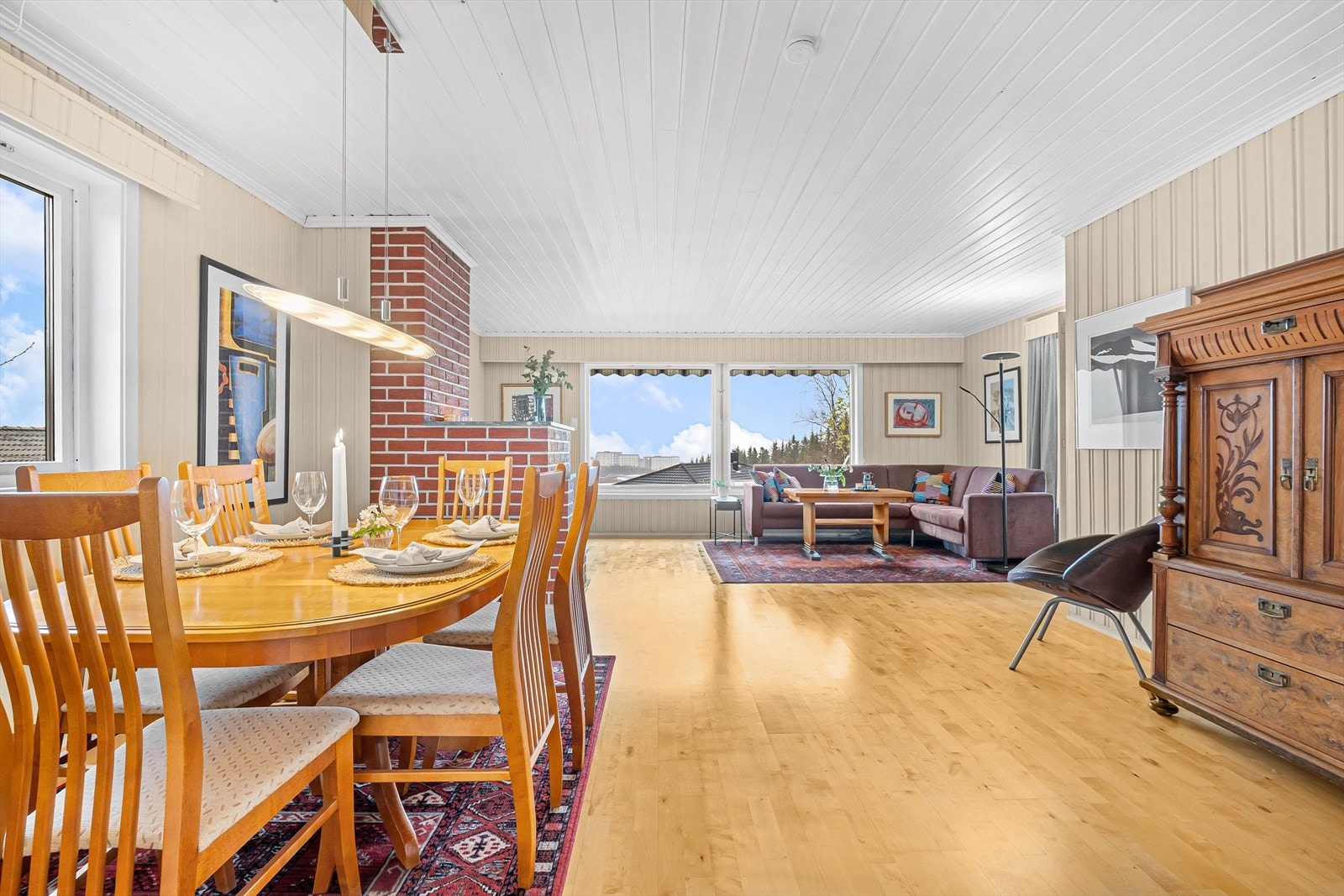 Fra stuen kommer du ut på sørvendt terrasse hvor godværsdagene kan nytes. Galleribilde