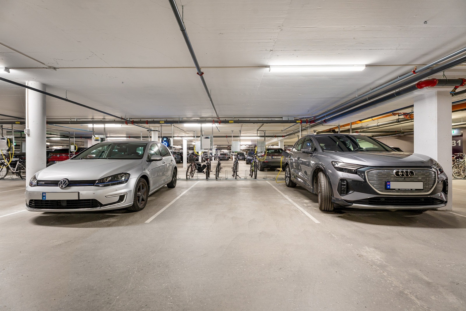 Det medfølger parkeringsplass i lukket garasjeanlegg med EL-bil lader. Galleribilde