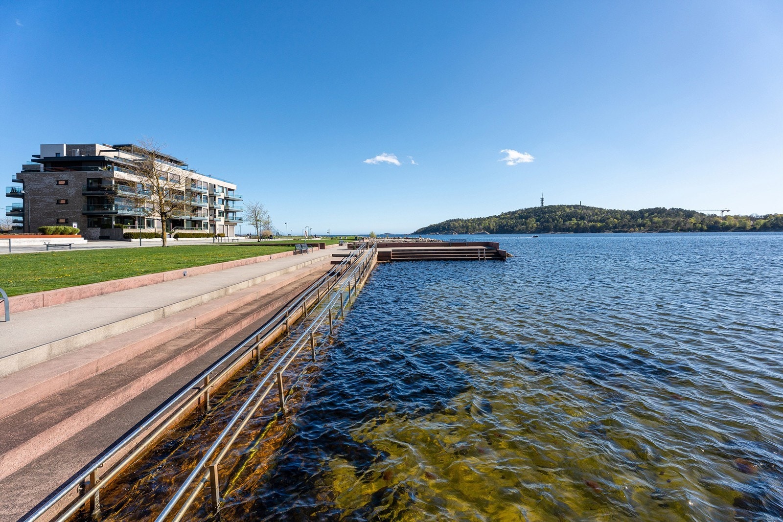 Området har også lekepark i enden samt tur- og treningsmuligheter. Galleribilde
