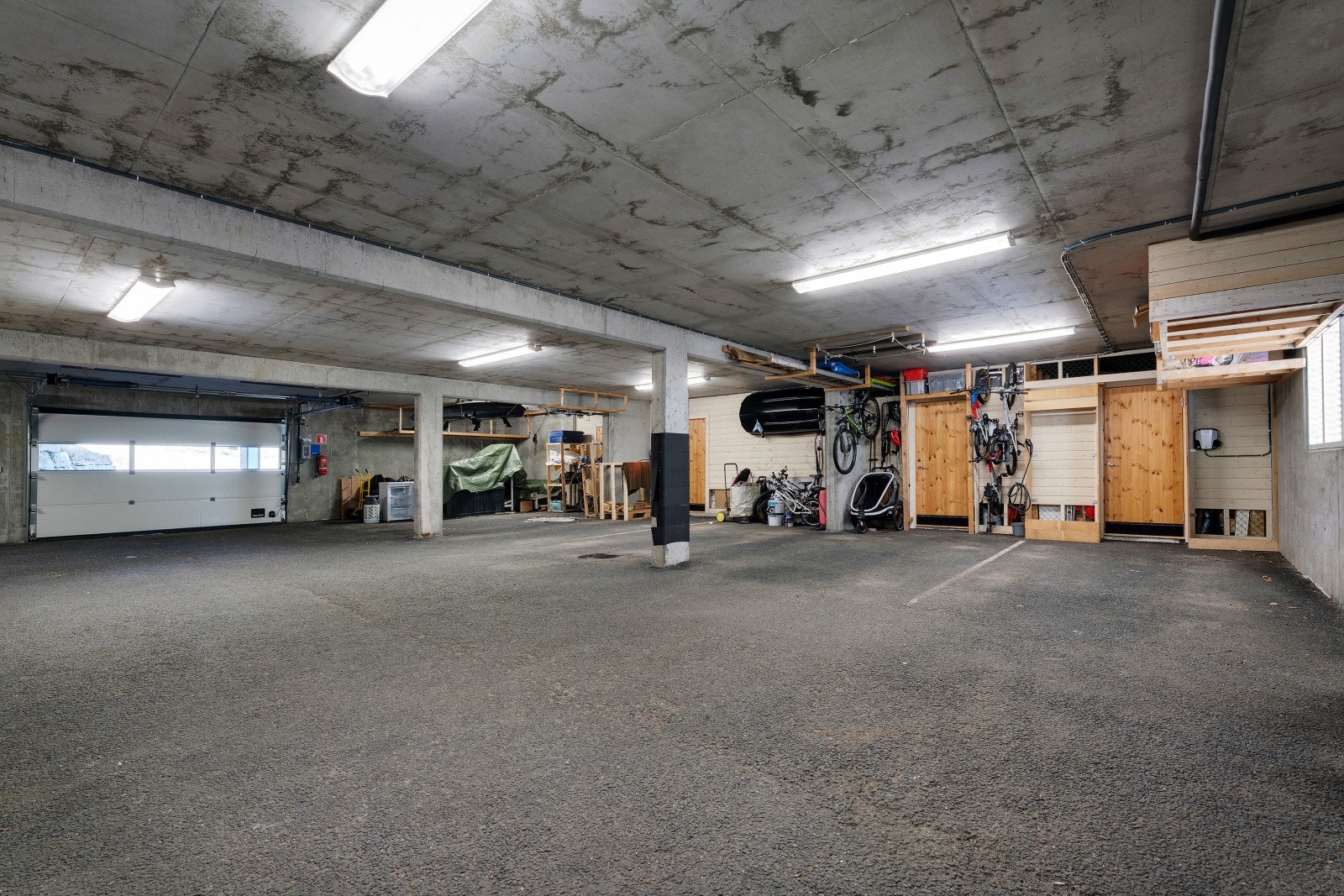 Fast garasjeplass i lukket anlegg. Galleribilde