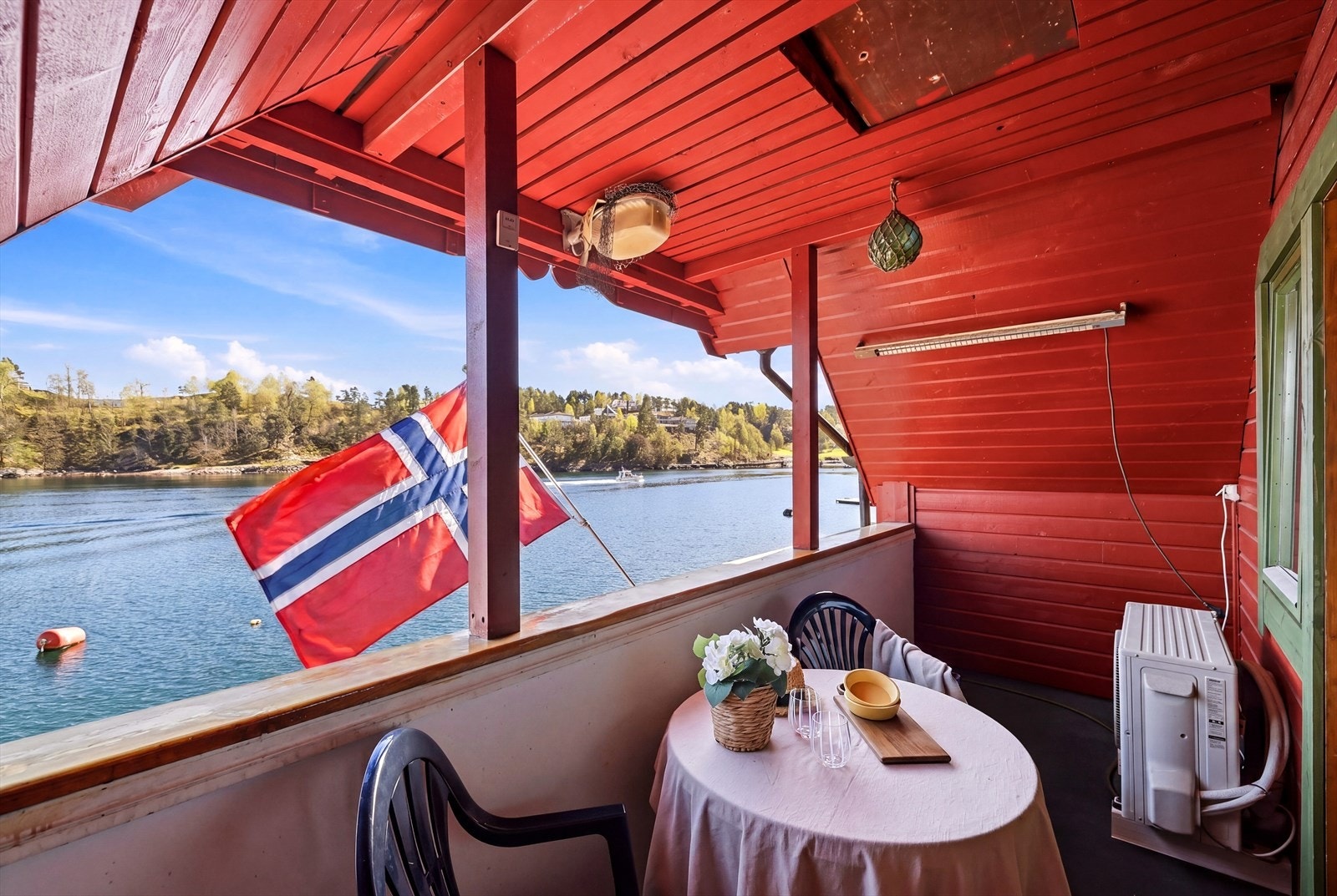 - Fra loftsetasjen har man også adkomst til balkongen - Galleribilde