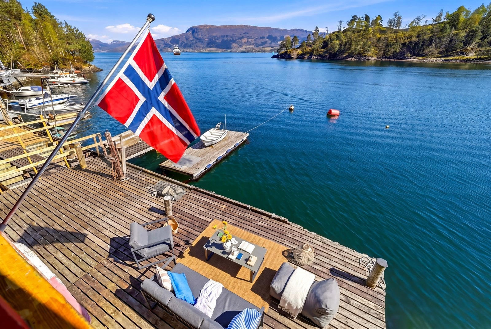 - Sjøidyll på sitt beste - Galleribilde