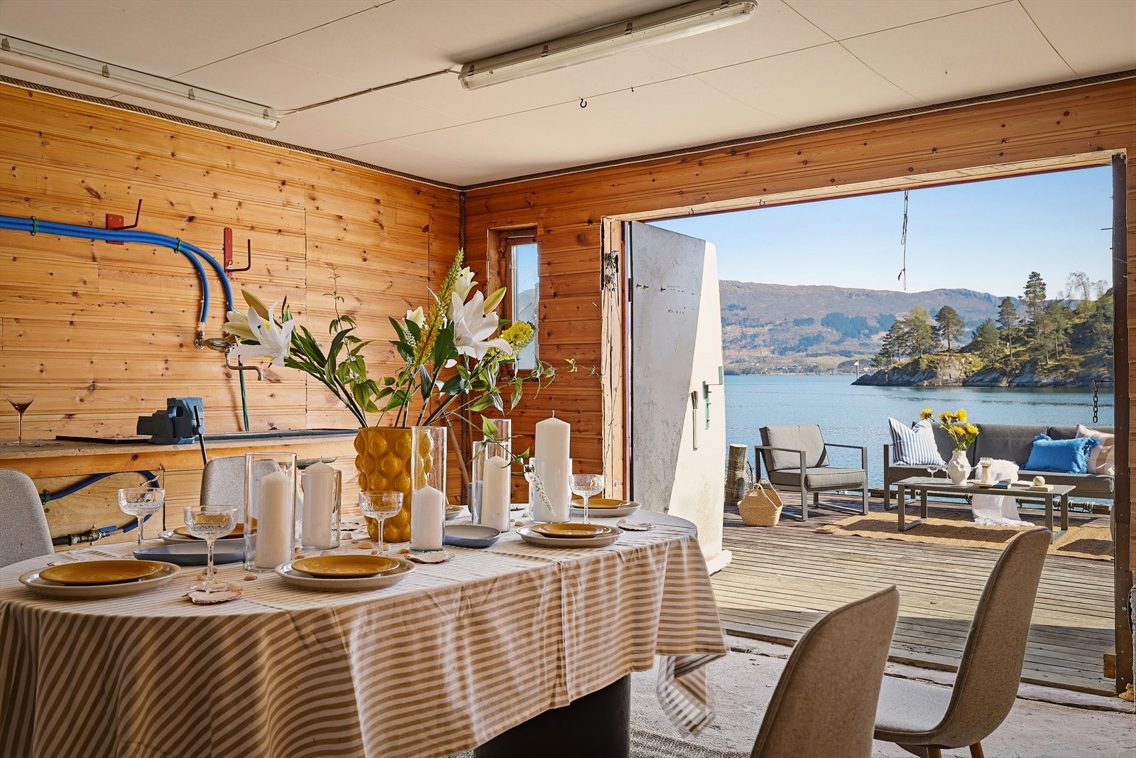 - Her har man god plass til å sette opp et langbord som gir plass til venner og familie - Galleribilde