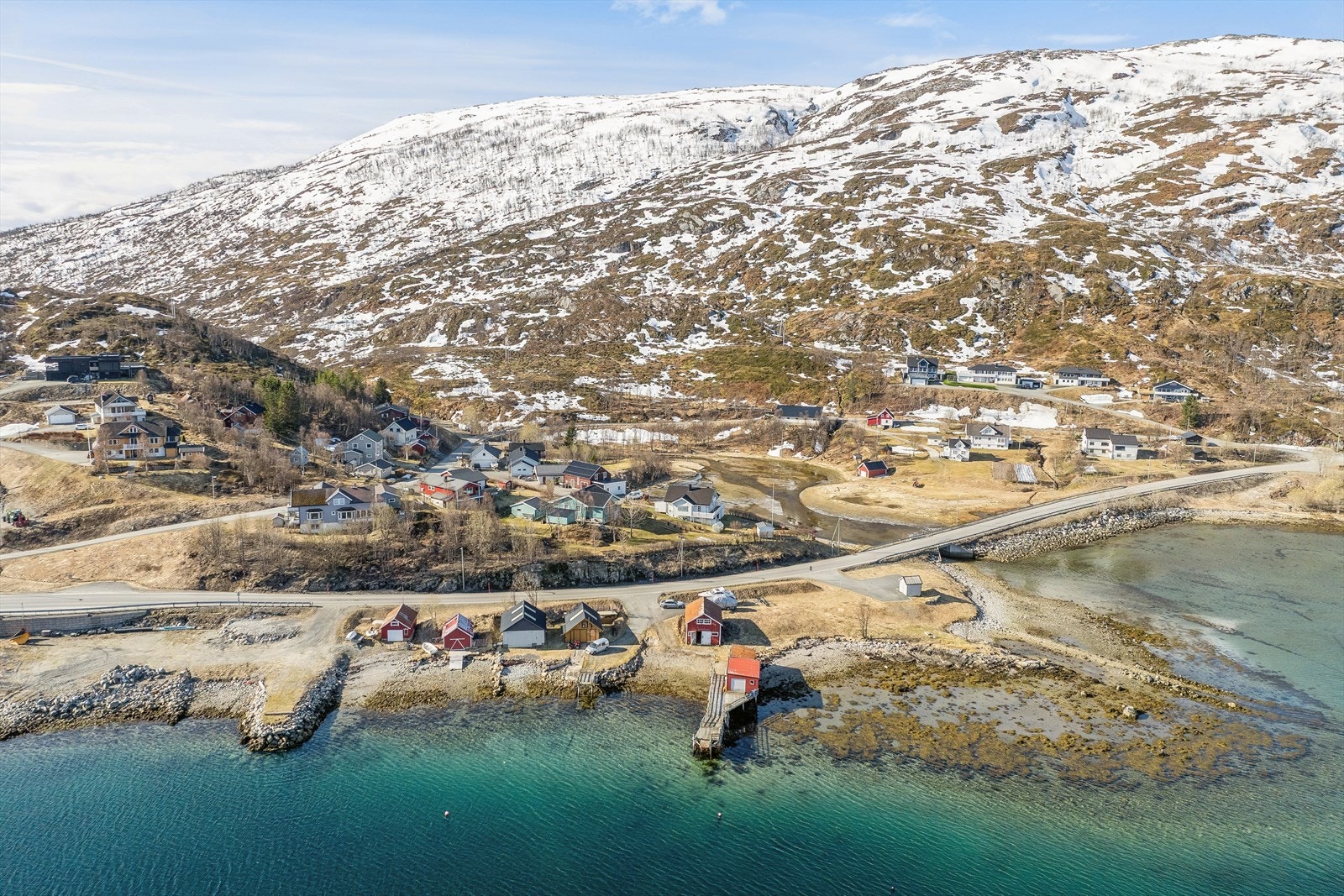 Flott tomt idyllisk beliggende helt i sjøkanten i Kaldfjorden. Galleribilde