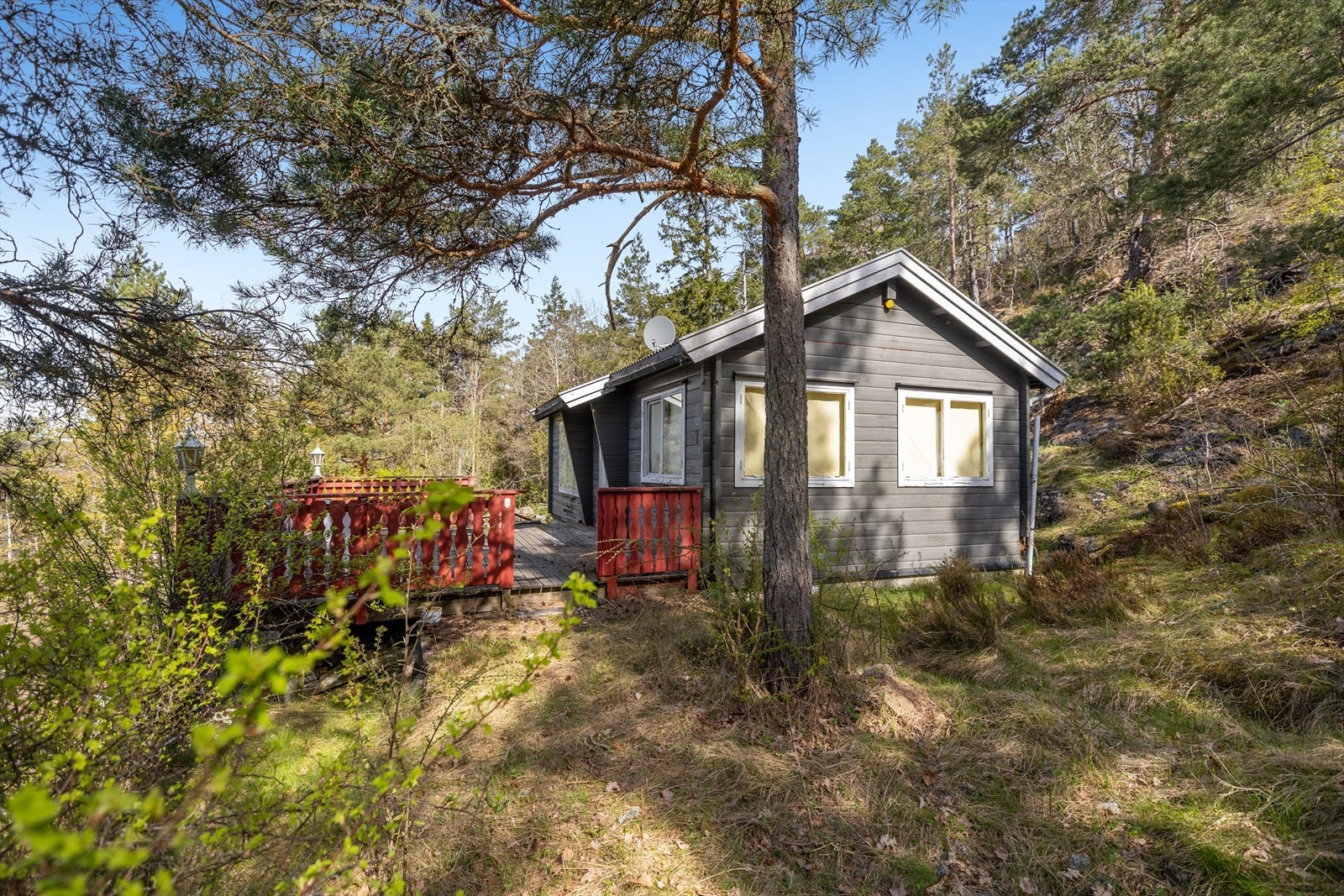 Fritidsboligen fra 1959 er et rehabiliteringsobjekt med stort potensial for den som vil skape sin egen drømmeplass. Galleribilde