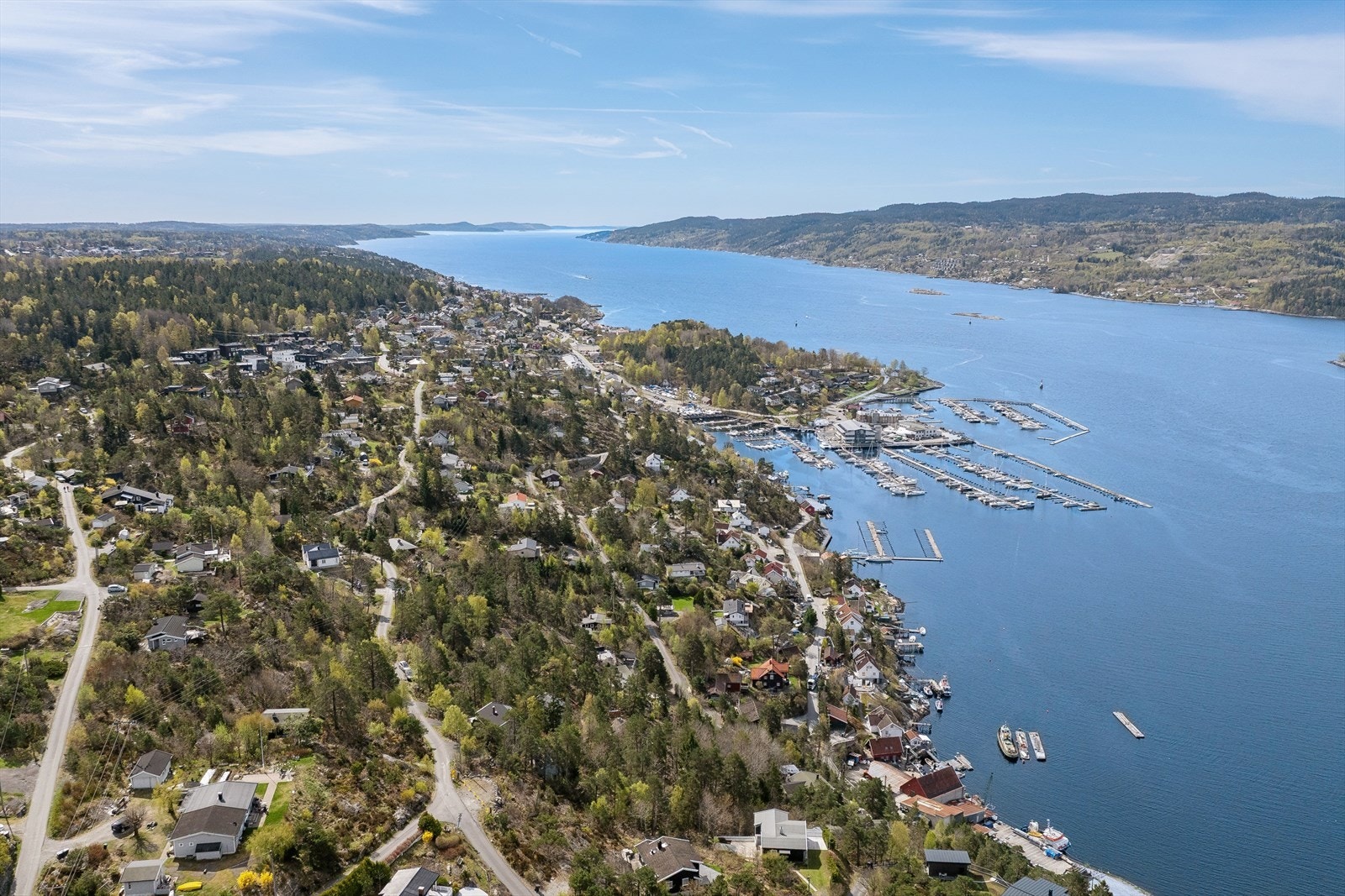 Med kun fem minutters kjøring til Drøbak sentrum har du tilgang til alle byens fasiliteter, inkludert Badeparken og Oscarsborg Festning. Galleribilde