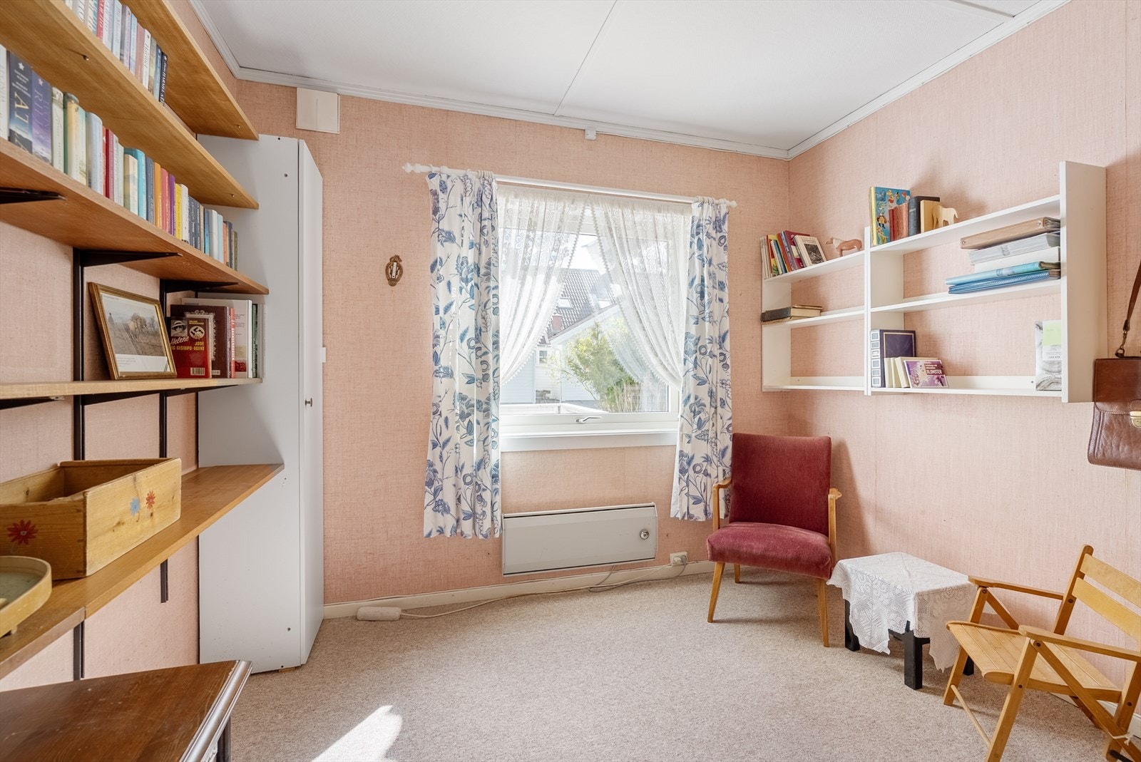 Det andre soverommet i etasjen, som også egner seg godt som kontor eller bibliotek. Galleribilde