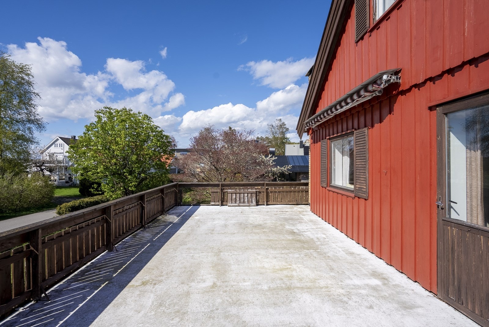 Fra takterrassen er det utsikt over nærområdet. Galleribilde