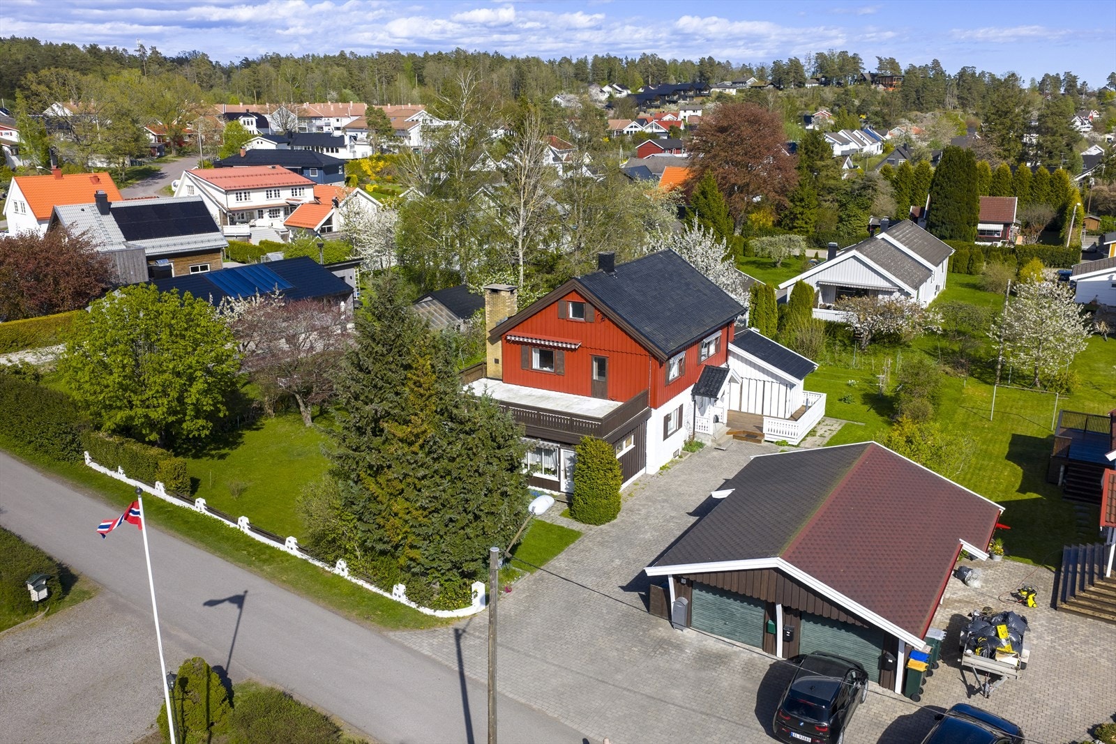 Beliggenhet i et etablert og rolig boligområde på Vestskogen. Galleribilde