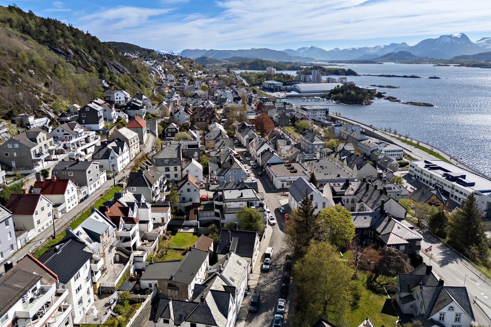 I nærheten ligger Warehouse Gym, Bybadet og flotte turstier fra Vannspringdalen. Galleribilde