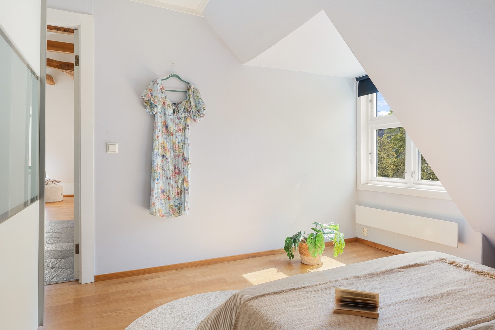 Her kan du innrede med dobbeltseng og nattbord, samt en stor garderobe Galleribilde