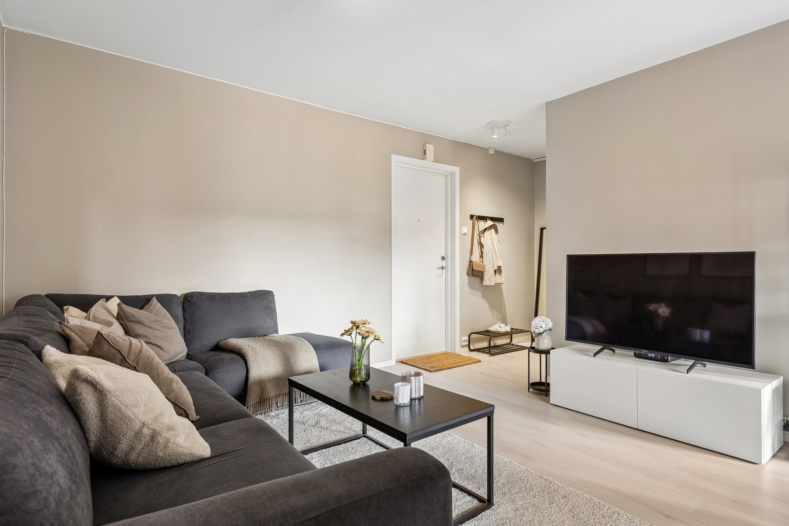 En moderne og stilren 2-roms leilighet betydelig renovert i 2021. Galleribilde