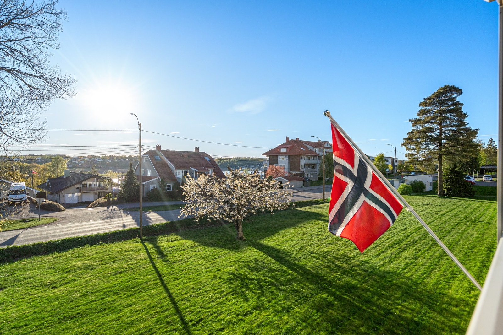 Leiligheten ligger i et grønt og etablert boligområde i populære Vestskogen. Området byr på flotte uteområder og svært gode rekreasjonsmuligheter året rundt. Galleribilde