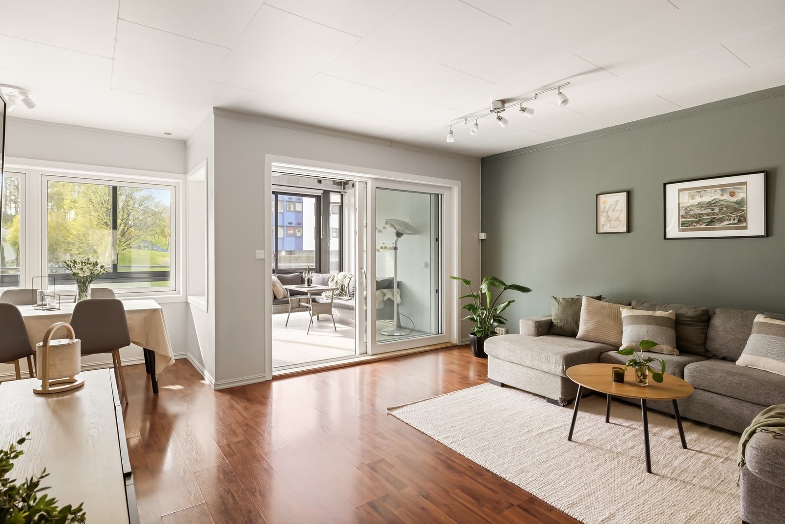 Leiligheten består av entré, stue/kjøkken, 2 soverom, bad og vaskerom Galleribilde