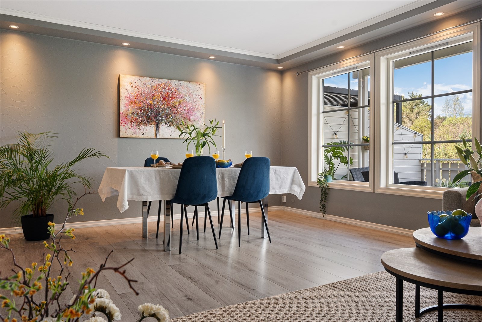 - Innvendig holder leiligheten en gjennomgående fin standard med tidsriktige kvaliteter og moderne overflater - Galleribilde