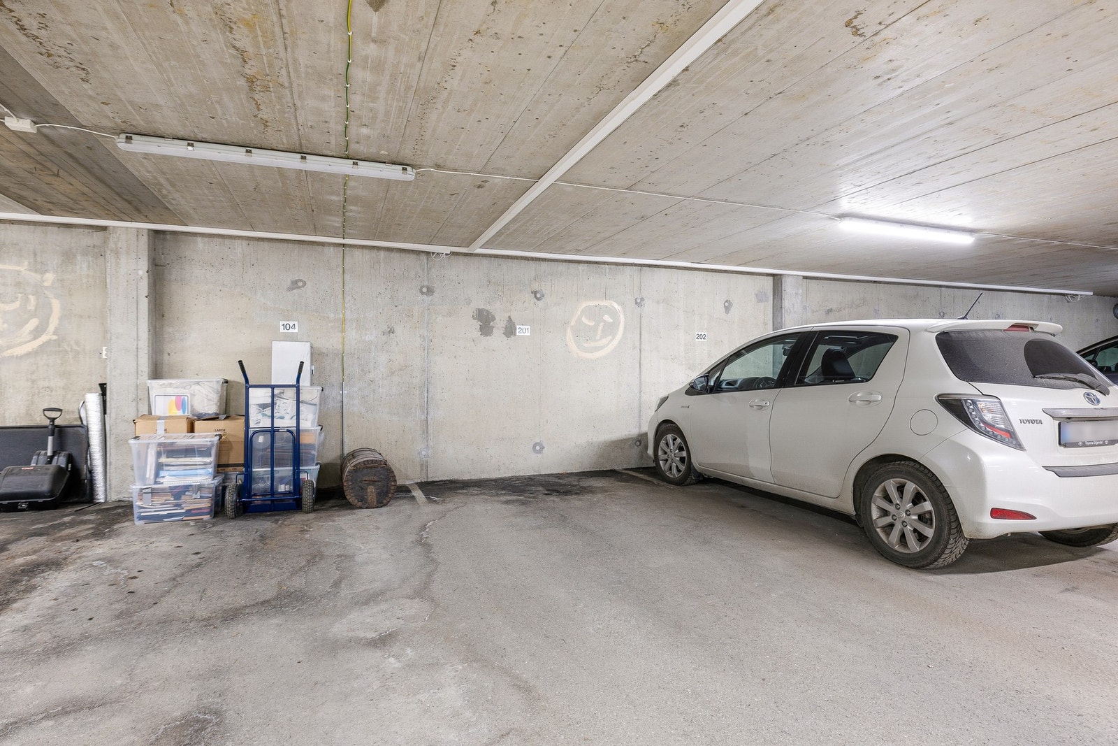 Fast parkeringsplass i p-kjeller. Galleribilde