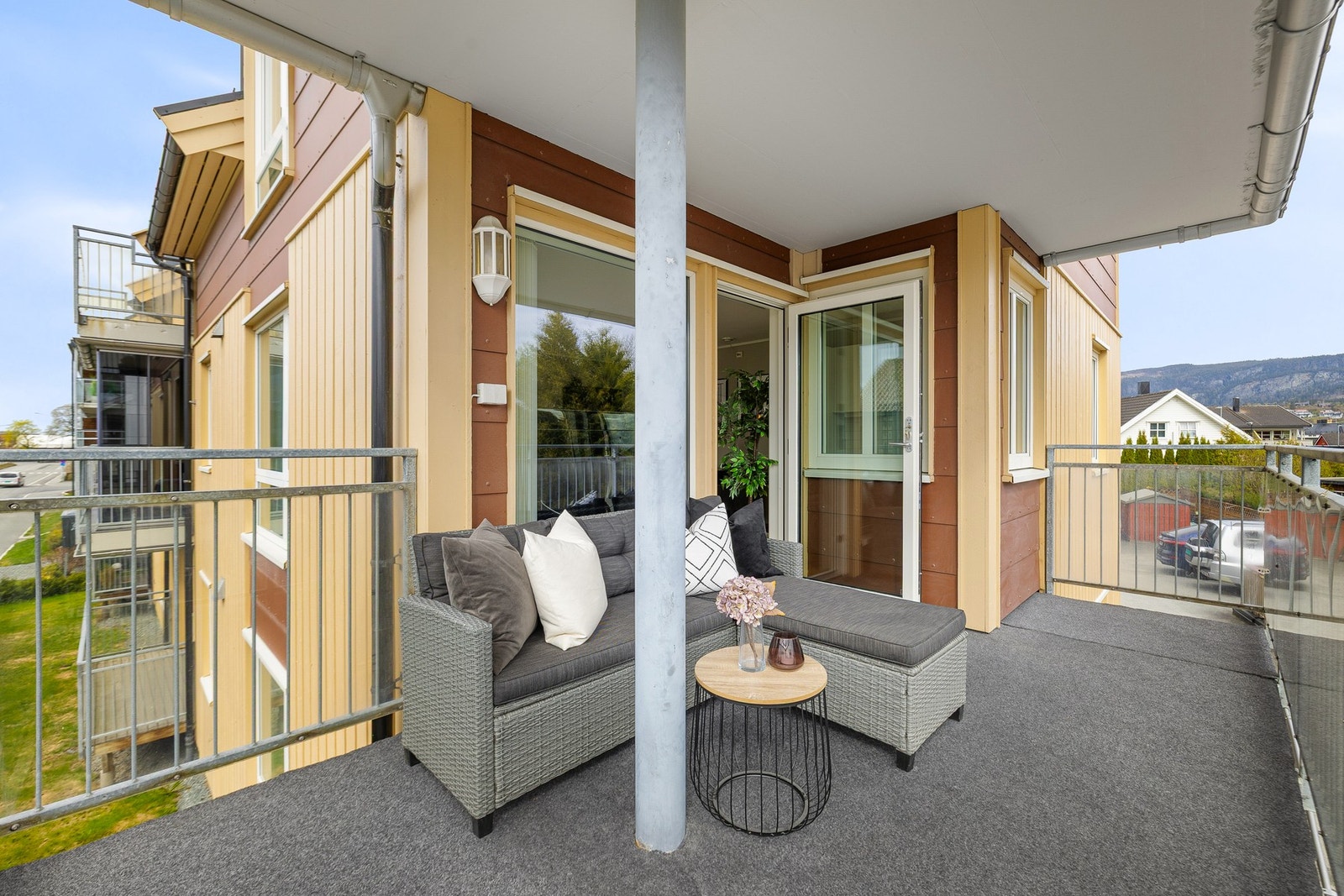 Balkongen er takoverbygd. Galleribilde