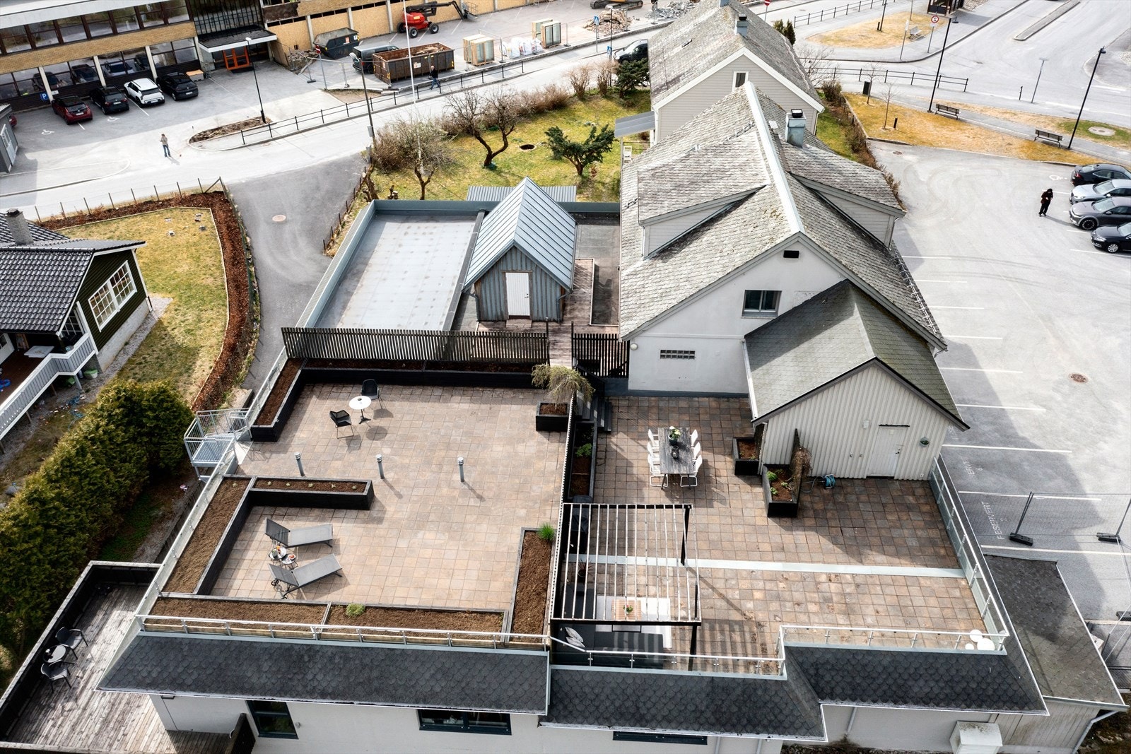 Eit oversyn over den unike takterrassen, her har ein god plass! Galleribilde