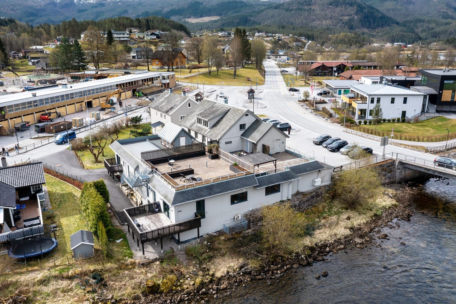 Leiligheita har stor takterrasse med fleire soner. Galleribilde