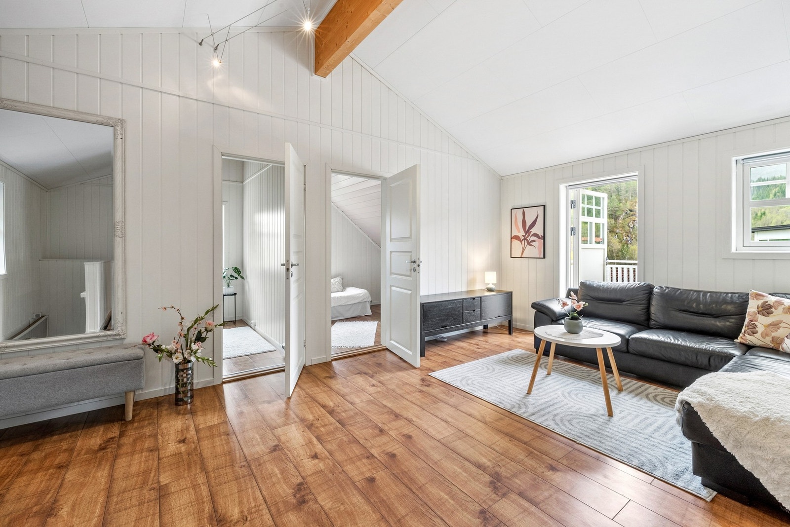 Lys og trivelig loftstue med gode bruksmuligheter for hele familien Galleribilde