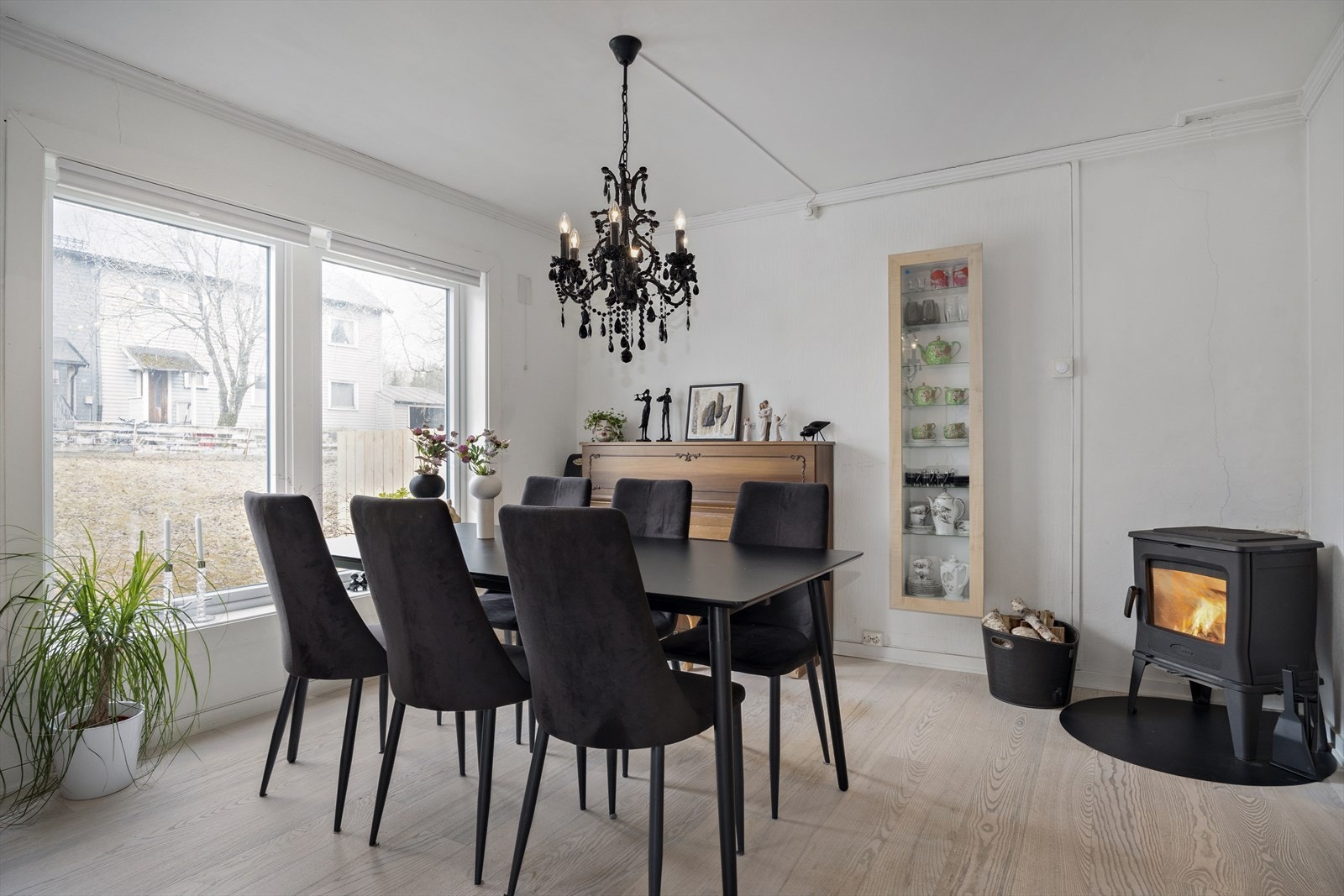 God plass til spisestue ved kjøkkenet. Galleribilde