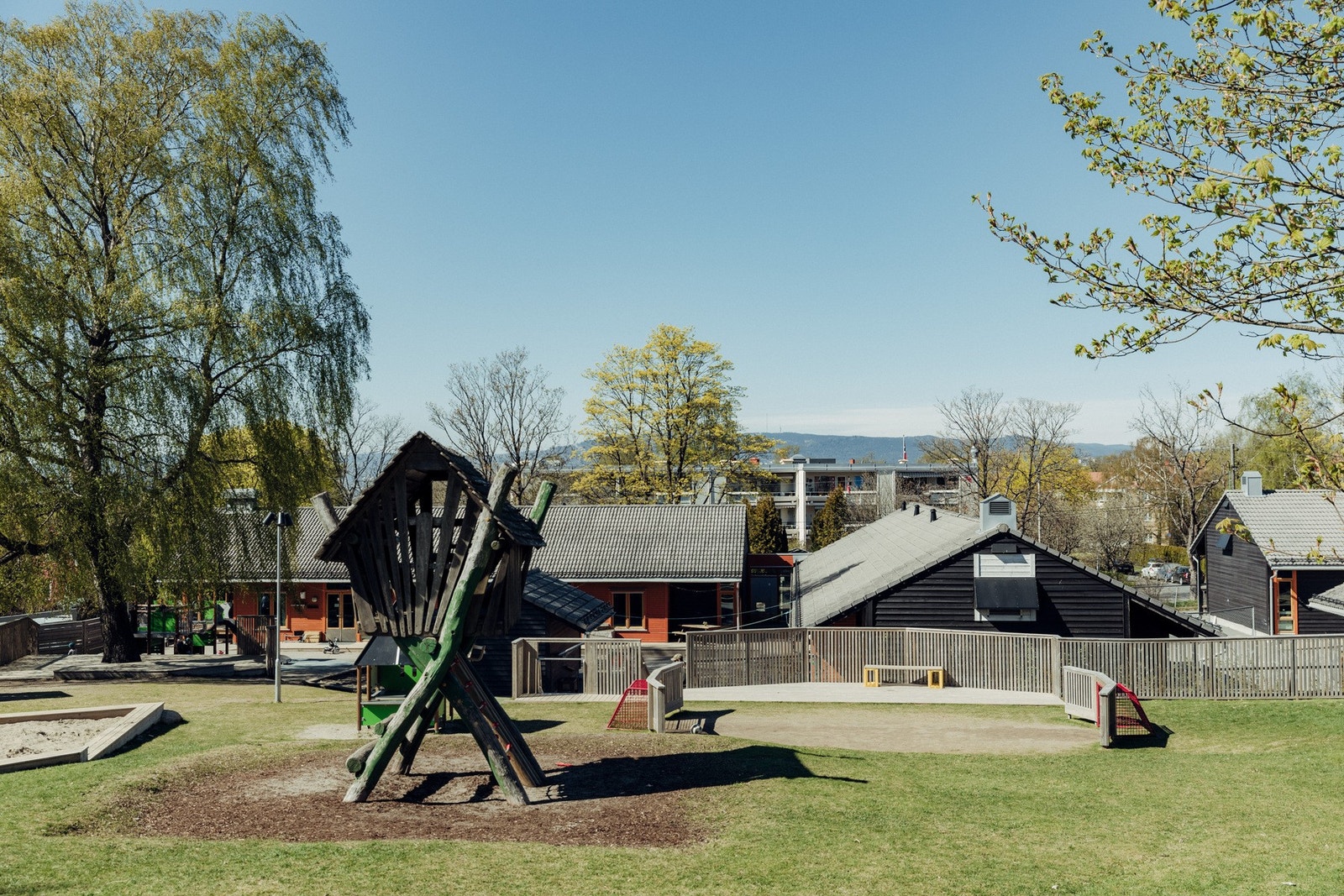 Det er flere barnehager/parker i nærheten. Galleribilde