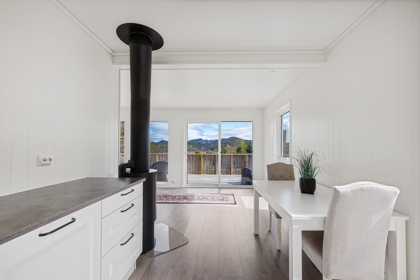 Det er gjennomgående god utsikt fra de fleste rom i hytten. Galleribilde