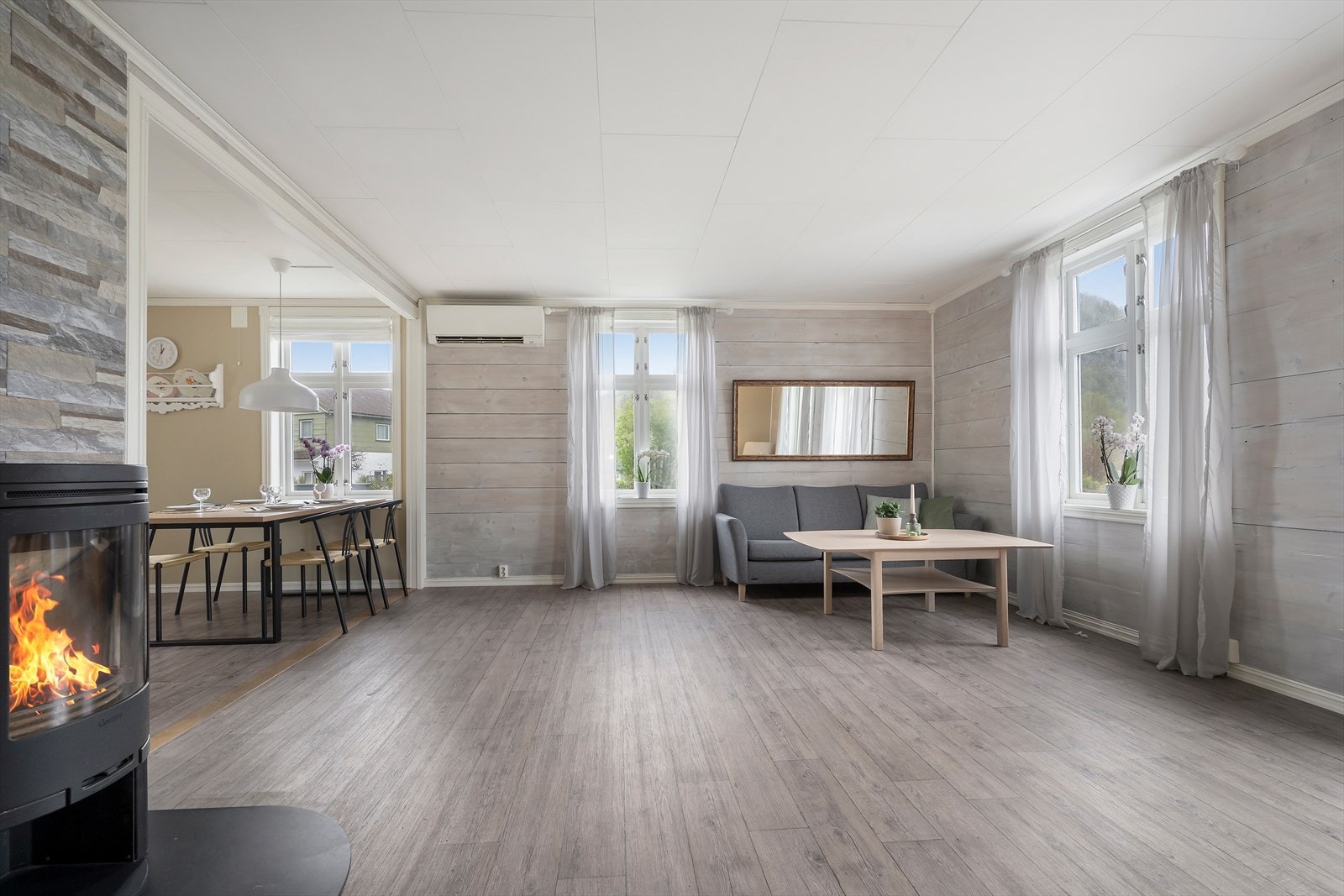 Stova har flotte timra veggar Galleribilde