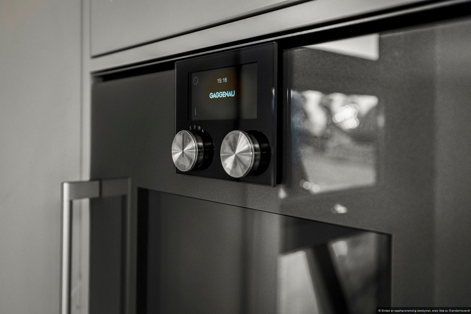 Integrerte hvitevarer fra Gaggenau inkludert kjøl/frys, oppvaskmaskin og stekeovn Galleribilde