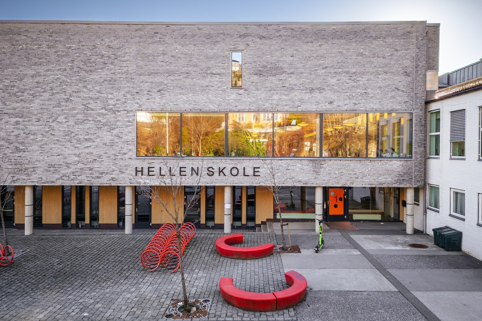 For de som har barn, ligger velrennomerte Hellen skole like i nærheten. Galleribilde