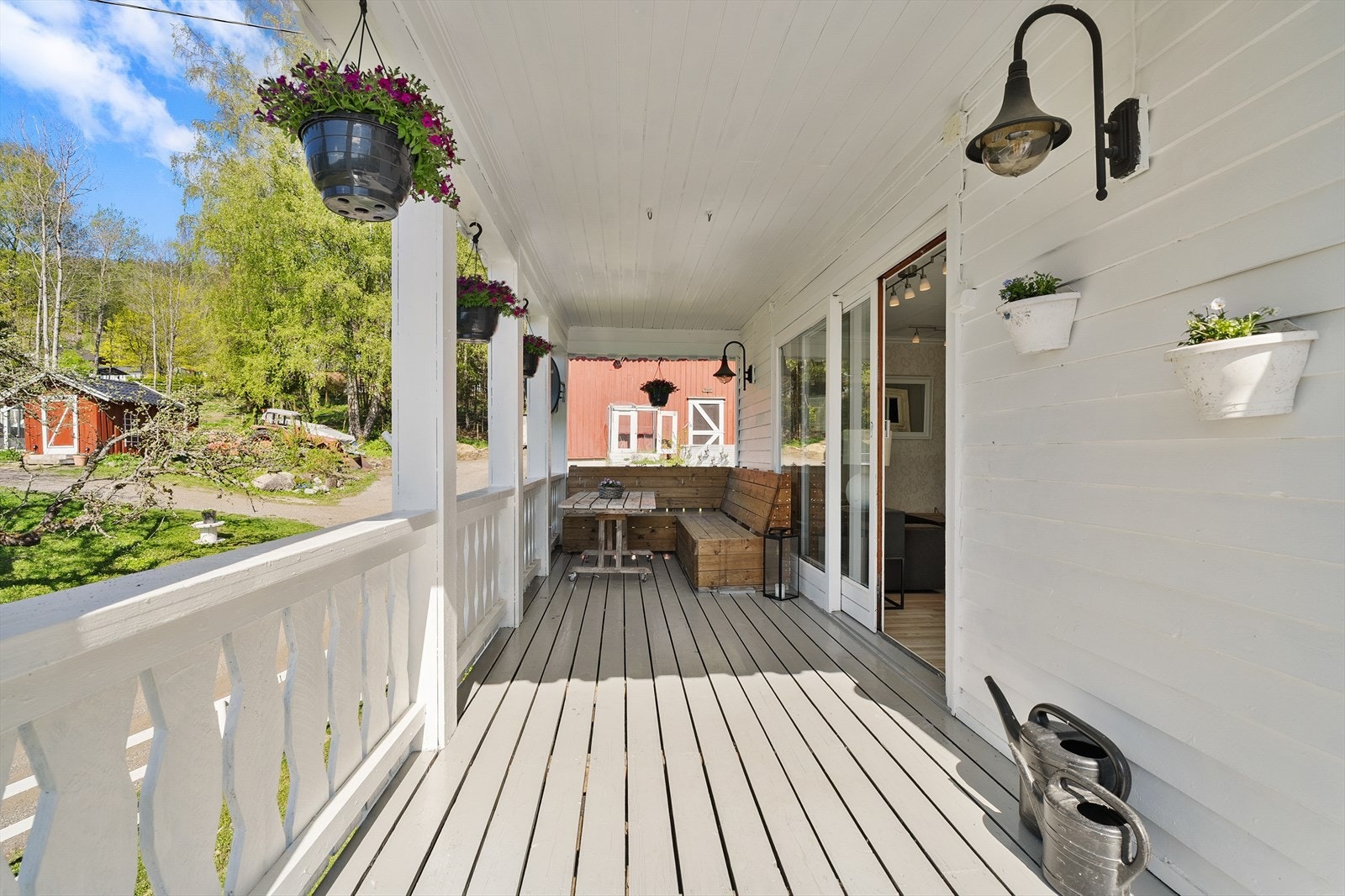 Adkomst via skyvedør fra stuen. Galleribilde