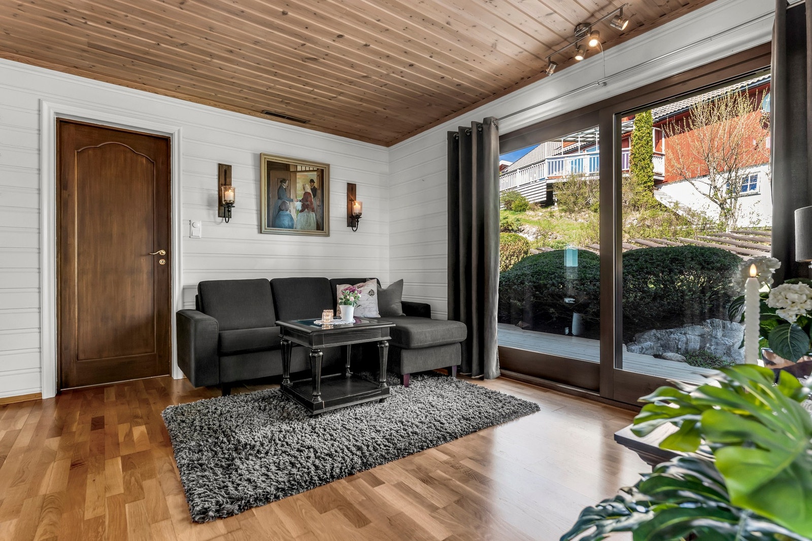 Tv-stue med utgang til terrasse Galleribilde