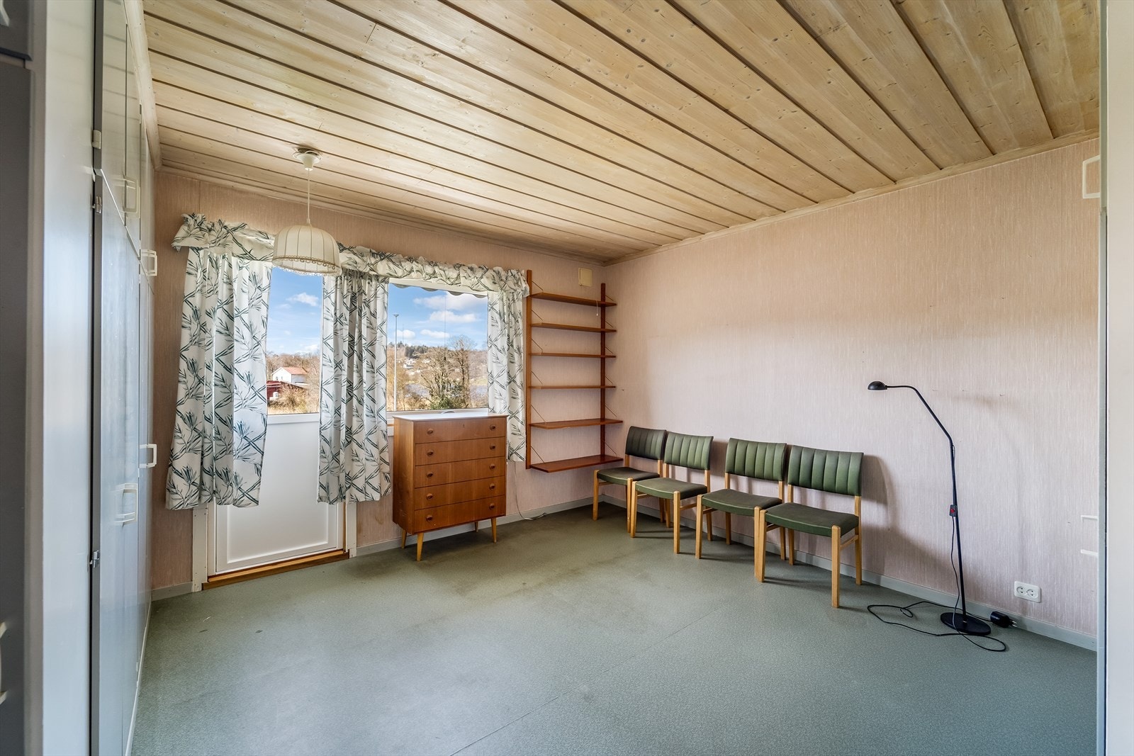 Hovedsoverom med utgang til balkong. Galleribilde