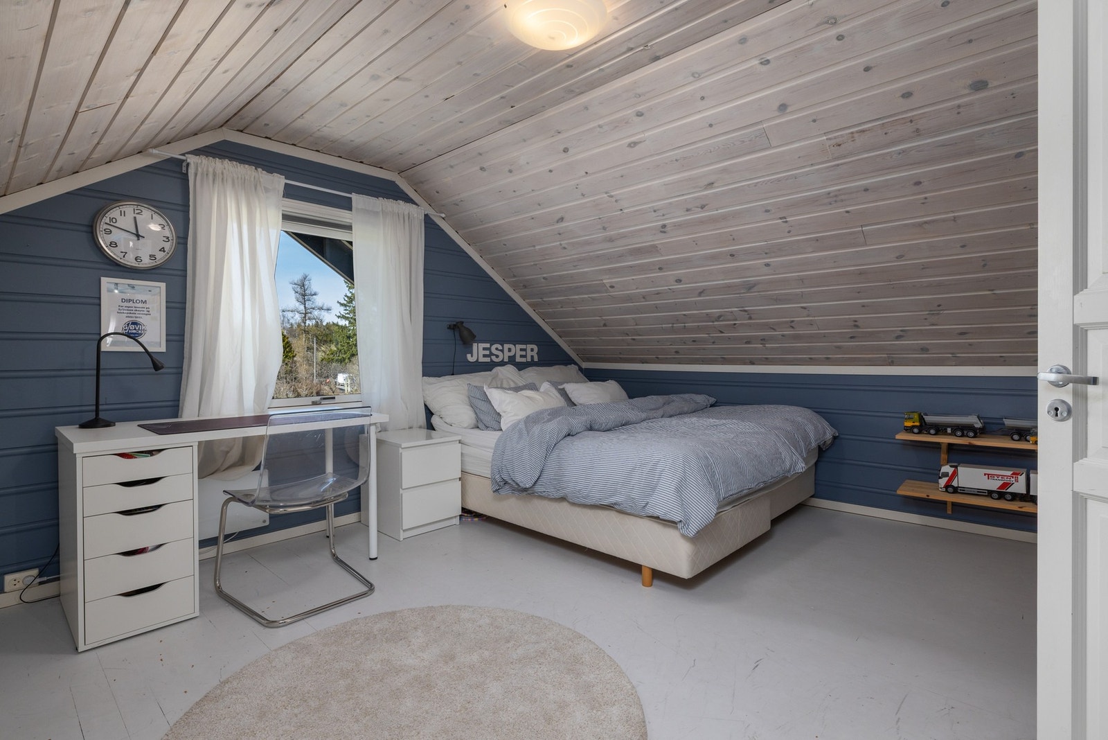 Soverom i loftsetasjen har god størrelse. Galleribilde