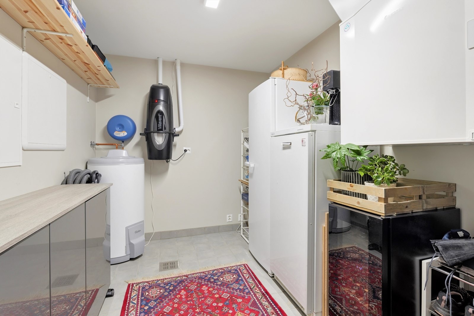 Teknisk rom hvor bl.a sentralstøvsugeren og ventilasjonsanlegget står. Galleribilde
