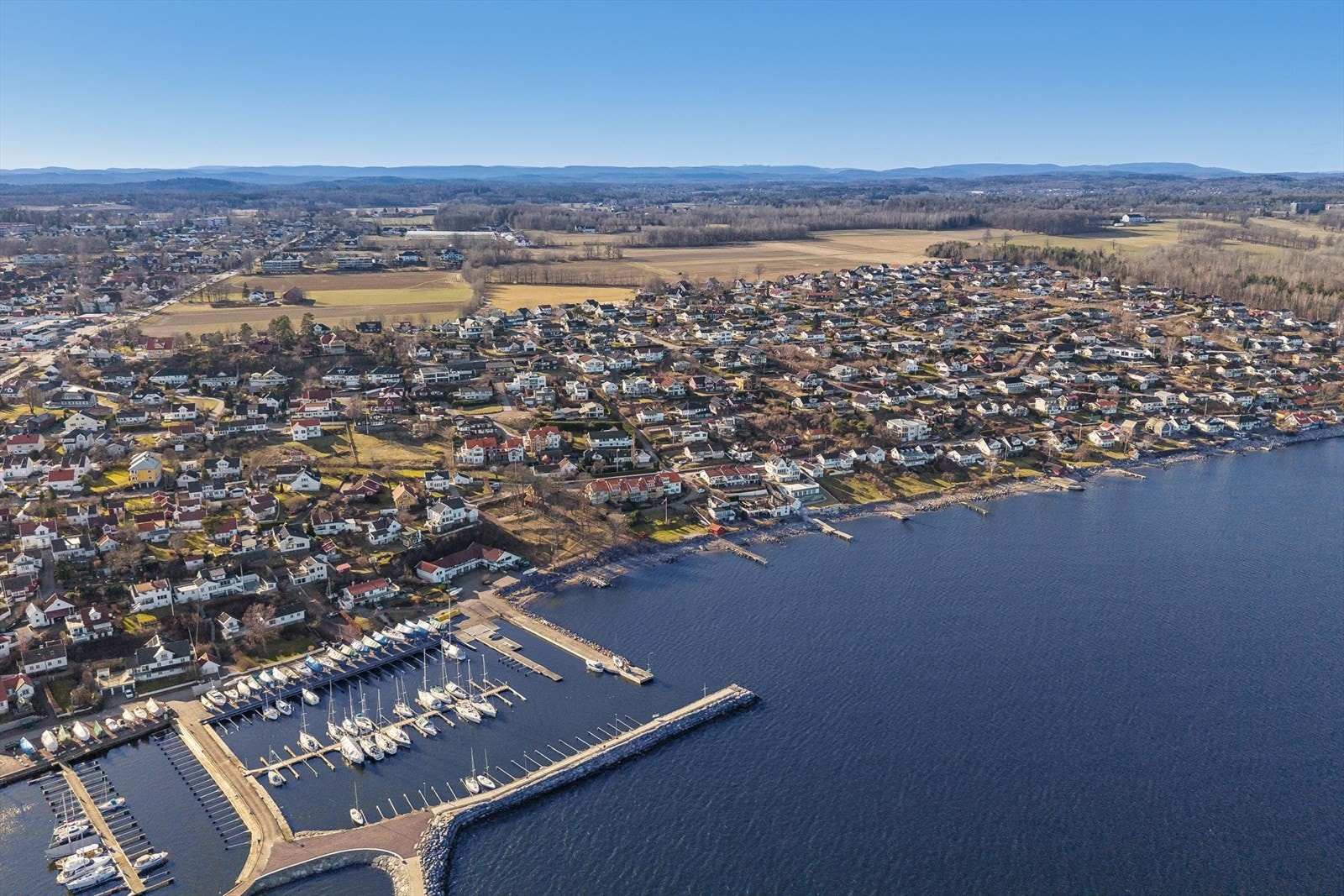 Åsgårdstrand ligger i kort kjøreavstand til både Tønsberg og Horten sentrum. Galleribilde