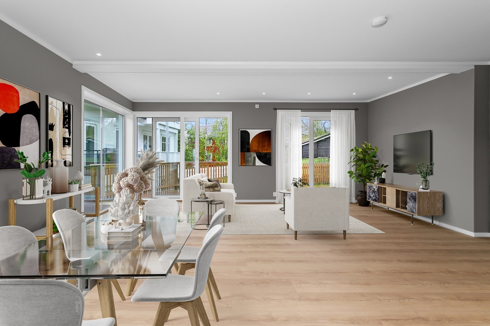 Utgang til stor terrasse og en liten gressplen som disponeres av leiligheten (digitalt møblert) Galleribilde
