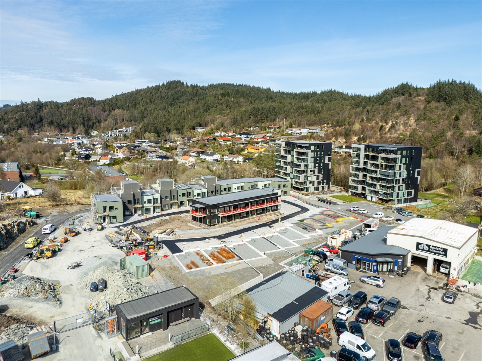 Kvednatunet Hageby med flott beliggenhet i gangavstand fra byens flotteste turområder Galleribilde