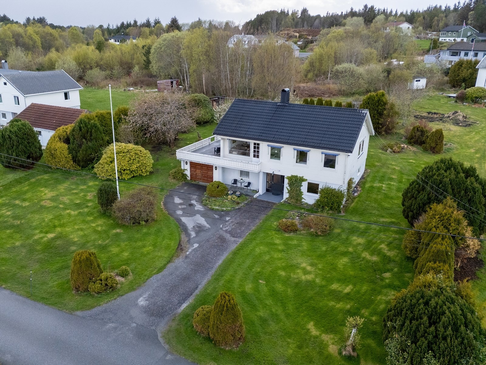 Eiendommen er tilknyttet privat vassverk og har fiber fra Tafjord. Galleribilde
