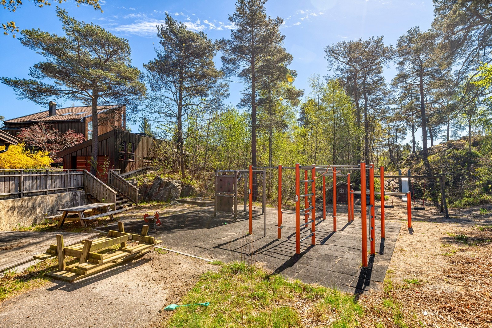Lekeplass like ved boligen Galleribilde