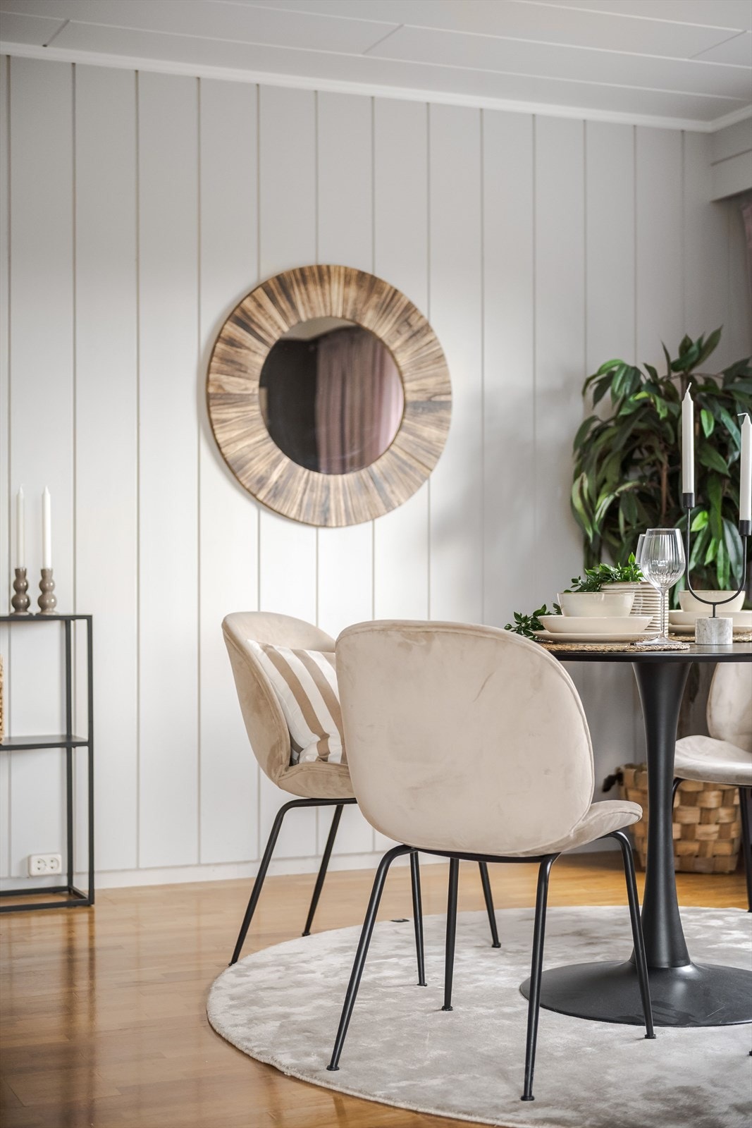 Spisestuen er av god størrelse, så her kan man samle storfamilien til gode måltider. Galleribilde