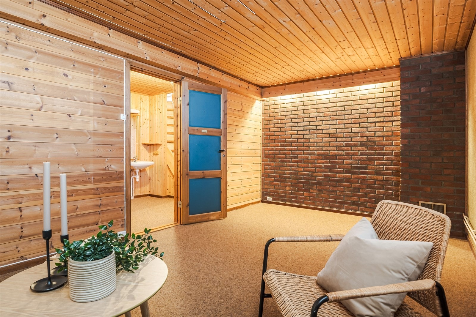 Kjellerstue med stort potensiale for blant annet ekstra tv-stue/oppholdsrom. Galleribilde