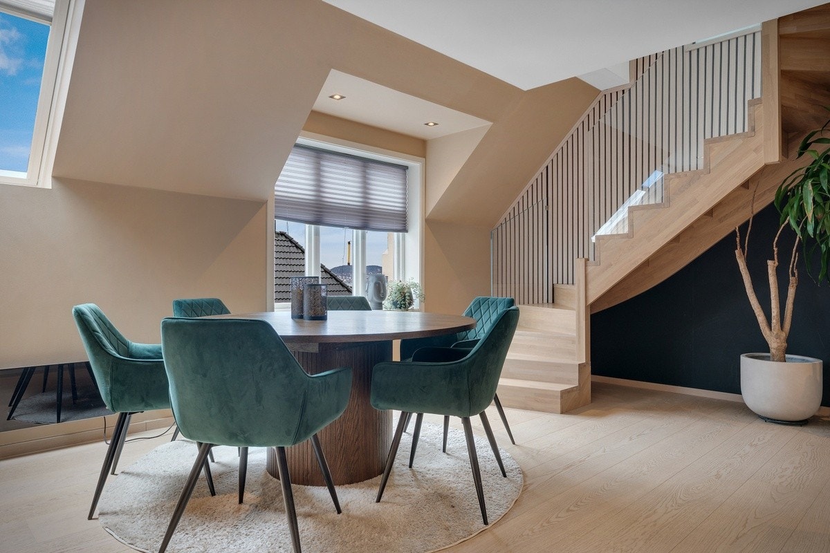 Spisestue (kommer sofa og tv) Galleribilde